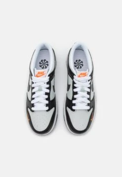 Nike Sportswear Dunk Gs Unisex - Sneakers Laag - Black/Med Ash/Light Silver/Bright Mandarin/Summit White -Algemene Winkel Voor Kindermode 431eb054904f4407a0722cc792c9f558