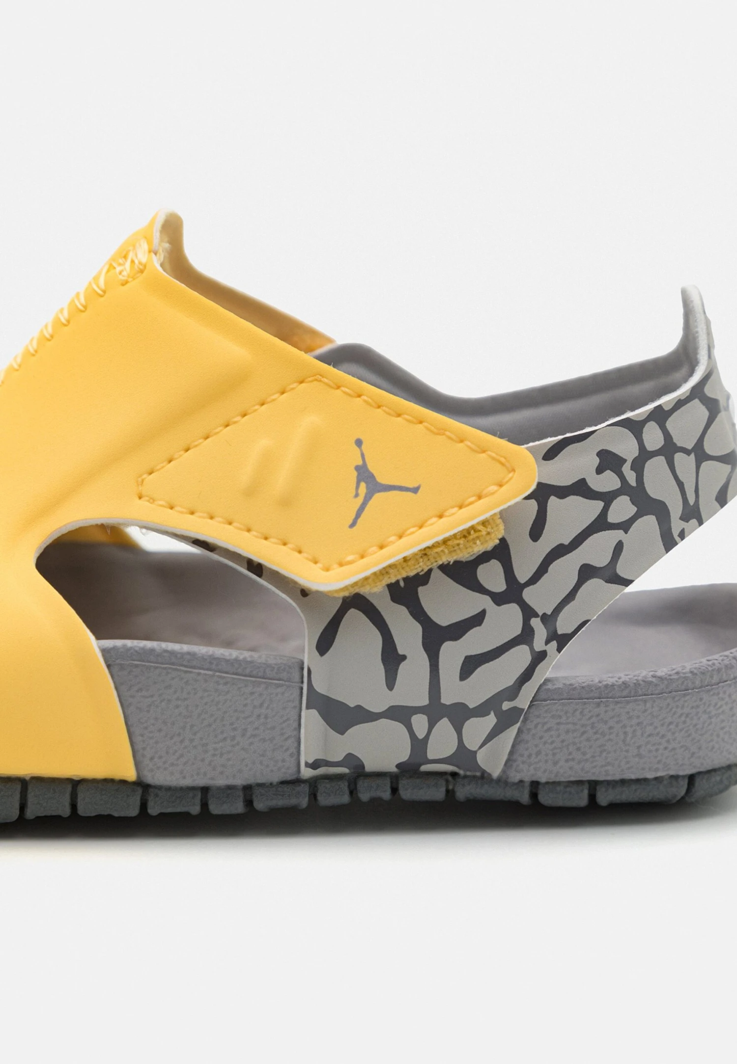 Jordan Flare Unisex - Badslippers - Topaz Gold/Cement Grey/Tech Grey/Light Graphite 8 Jordan Flare Unisex - Badslippers - Topaz Gold/Cement Grey/Tech Grey/Light Graphite - Afbeelding 6