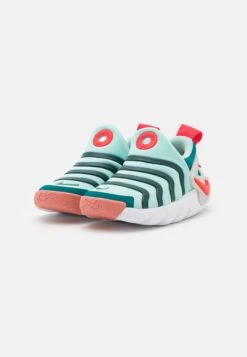 Nike Sportswear Dynamo Go Unisex - Instappers - Jade Ice/Siren Red/Geode Teal/Red Stardust -Algemene Winkel Voor Kindermode 6e3d20999b664536a5547cf94350d9fb