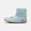 Living Kitzbühel Hüttenschuh Mit Pferd - Pantoffels - Glacier Ice 2 Living Kitzbühel Hüttenschuh Mit Pferd - Pantoffels - Glacier Ice -Algemene Winkel Voor Kindermode 75faf36036e441c7913c90cf13b79ec0