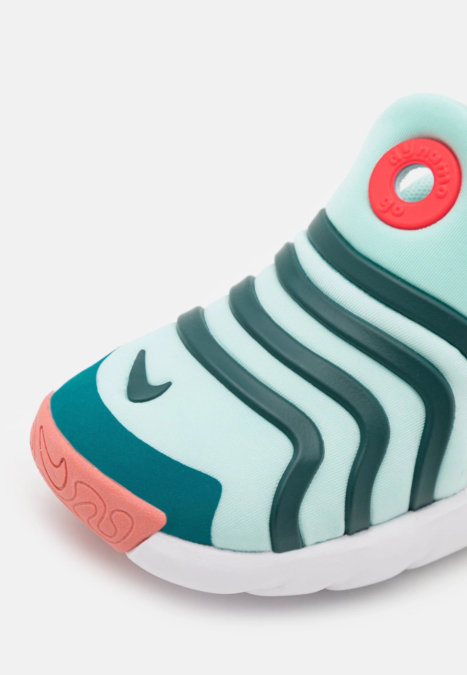 Nike Sportswear Dynamo Go Unisex - Instappers - Jade Ice/Siren Red/Geode Teal/Red Stardust 8 Nike Sportswear Dynamo Go Unisex - Instappers - Jade Ice/Siren Red/Geode Teal/Red Stardust - Afbeelding 6