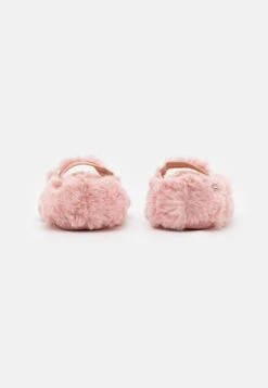 Bonton Chaussons Mia - Pantoffels - Chamallow -Algemene Winkel Voor Kindermode 821d097008394d3288c0380d894a2c06