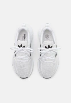 Adidas Originals Swift Run 22 Unisex - Sneakers Laag - Footwear White/Core Black/Grey One -Algemene Winkel Voor Kindermode 83a9fc981e9e4f47ab17cb1c817f3ce8