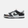 Nike Sportswear Dunk Gs Unisex - Sneakers Laag - Black/Med Ash/Light Silver/Bright Mandarin/Summit White 2 Nike Sportswear Dunk Gs Unisex - Sneakers Laag - Black/Med Ash/Light Silver/Bright Mandarin/Summit White -Algemene Winkel Voor Kindermode bd888295a3994892a12c6f7b6059afd1